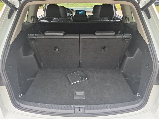 Used 2025 Volkswagen Atlas SE FWD image 28