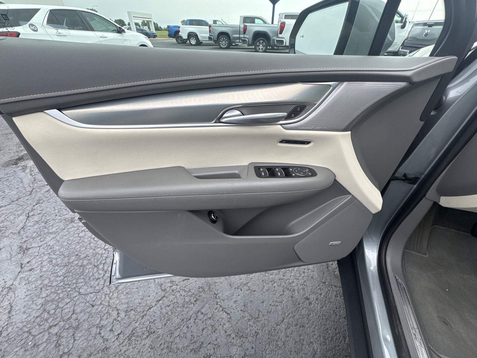 Used 2023 Cadillac XT5 Premium Luxury w/ Technology Package AWD/4WD image 9