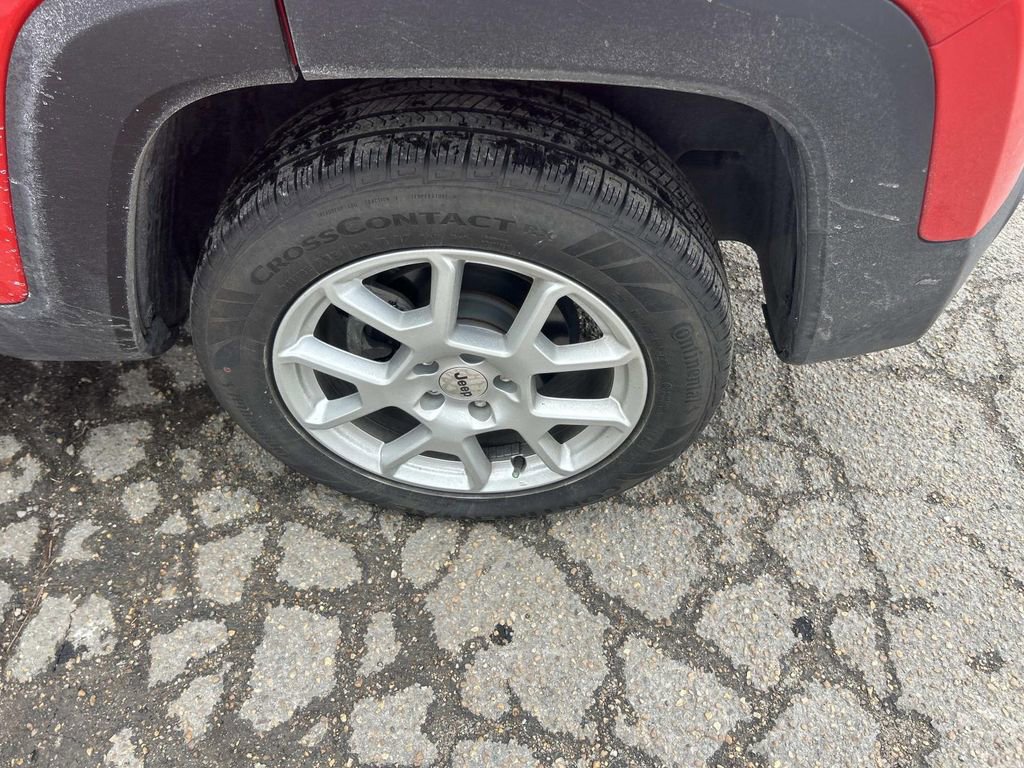 Used 2023 Jeep Renegade Latitude image 13