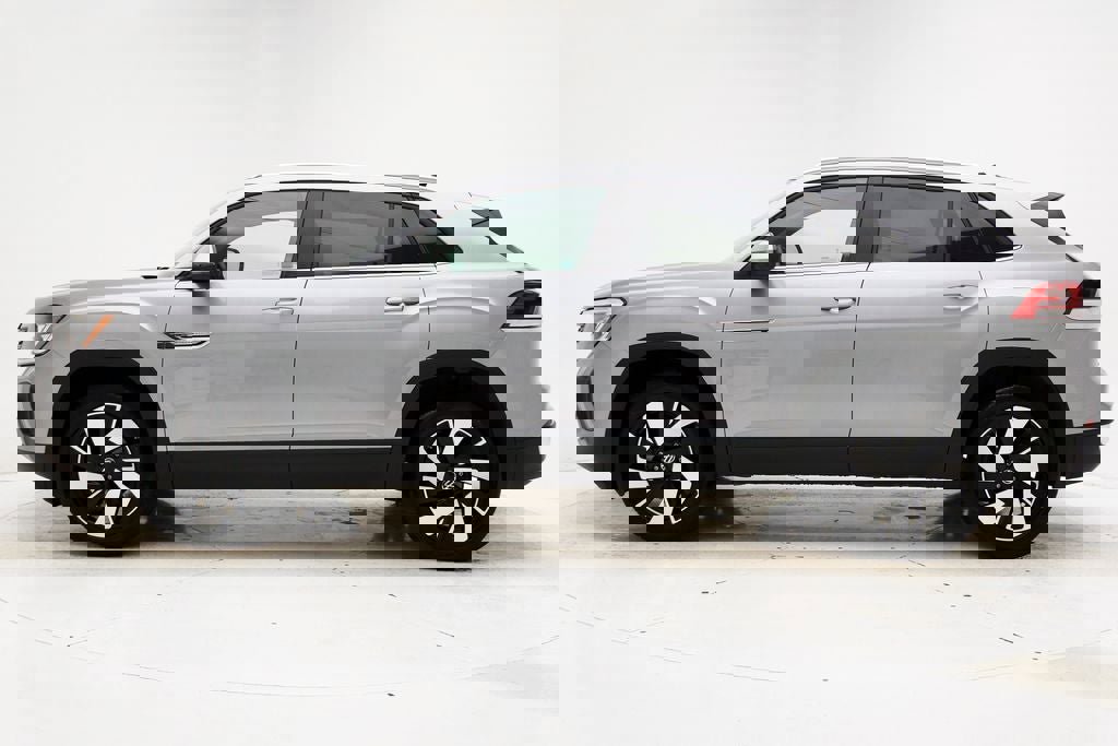 Used 2025 Volkswagen Atlas Cross Sport SE image 6