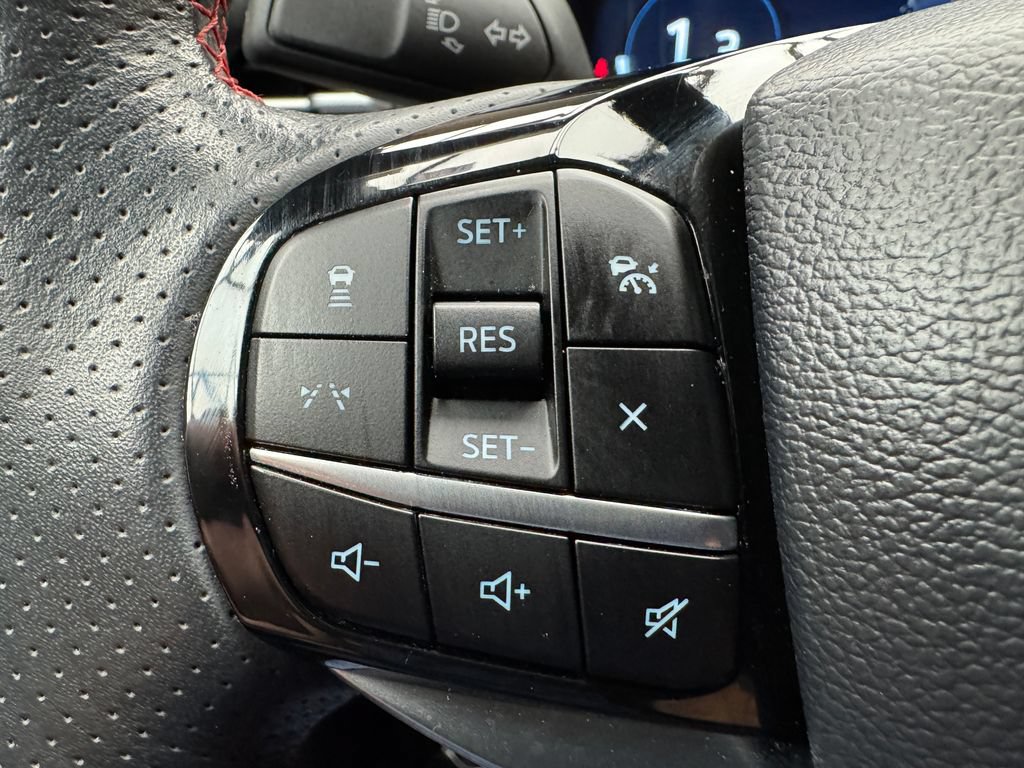 Used 2025 Ford Explorer ST-Line w/ ST-Line Street Pack AWD/4WD image 17