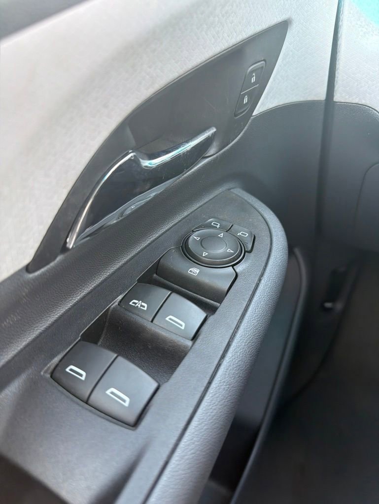 Used 2020 Chevrolet Bolt Premier FWD image 18