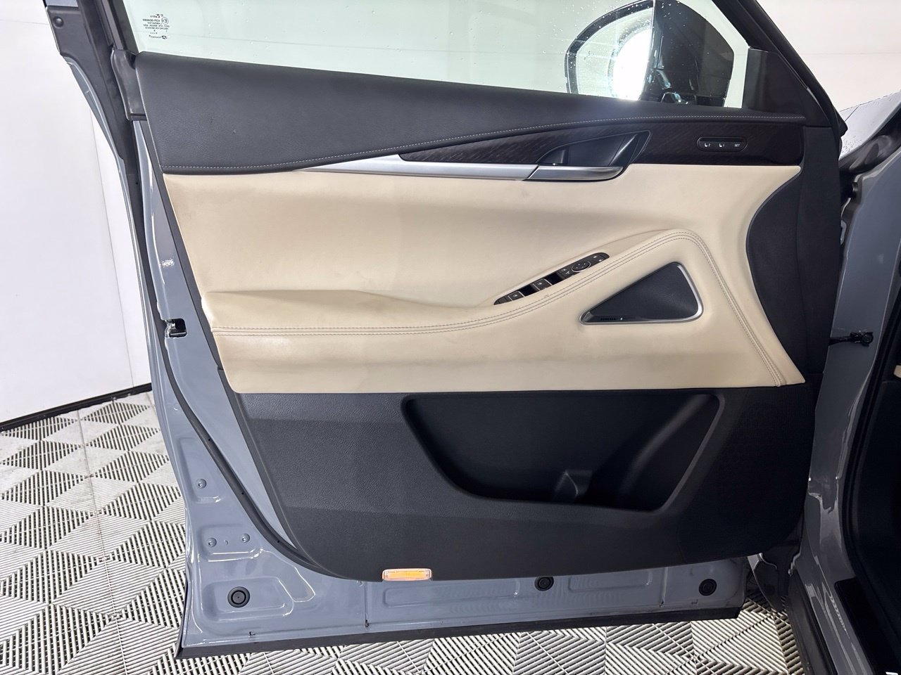Used 2025 INFINITI QX60 Sensory FWD image 11