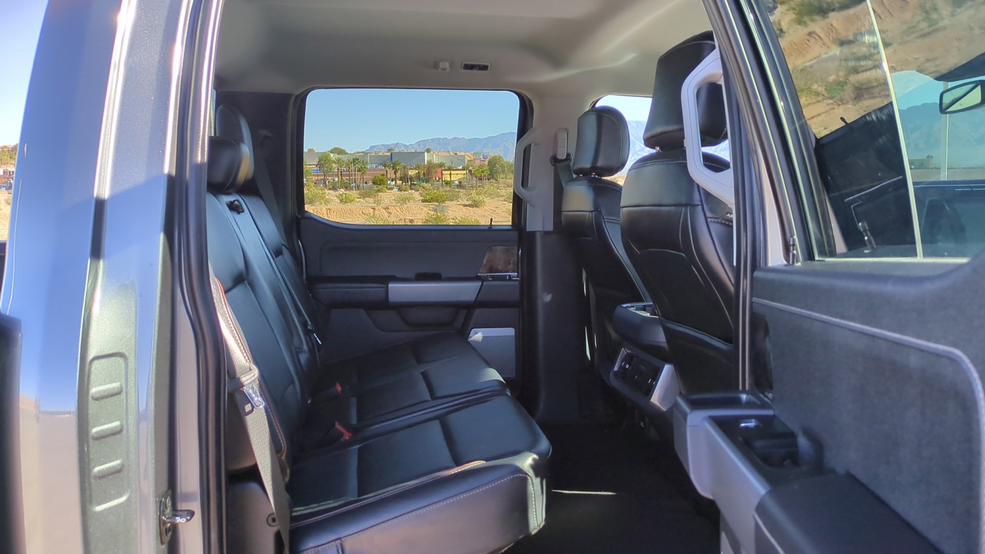 Used 2024 Ford F350 Lariat image 28