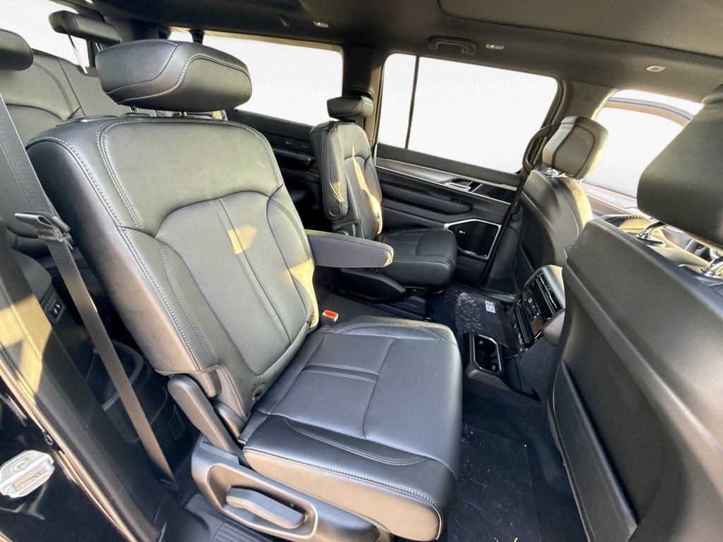 New 2026 Jeep Grand Wagoneer L Limited w/ Premium Group II AWD/4WD image 28