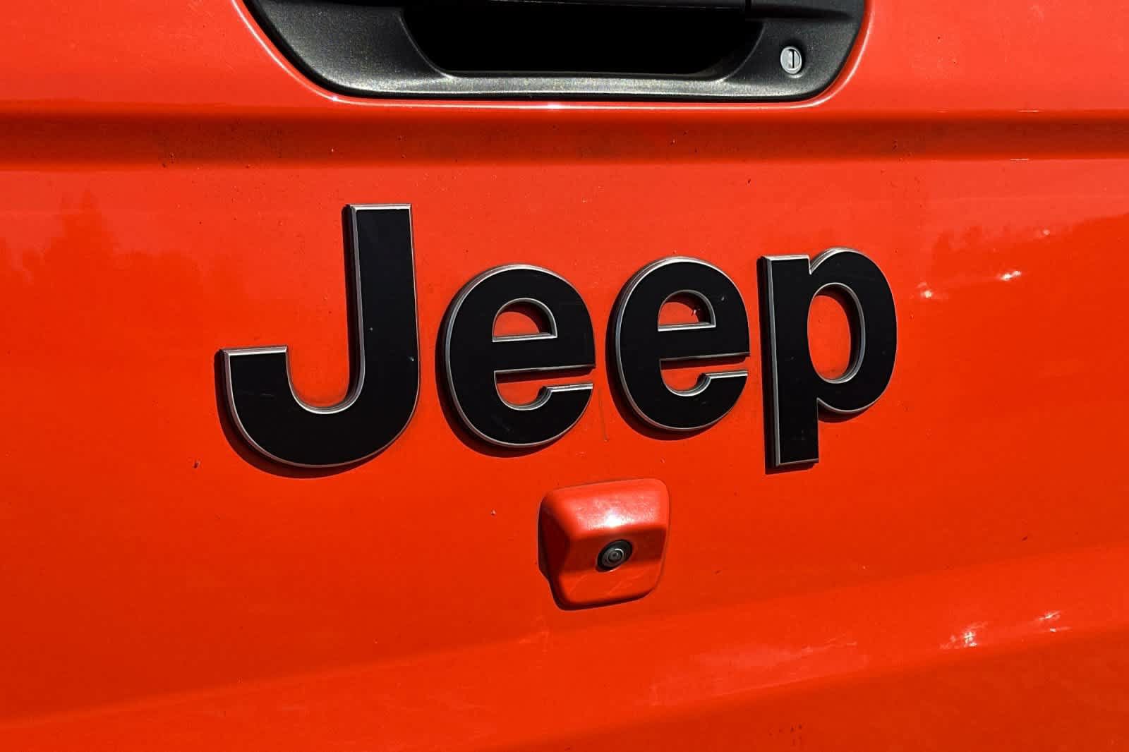 Used 2020 Jeep Gladiator Overland AWD/4WD image 12