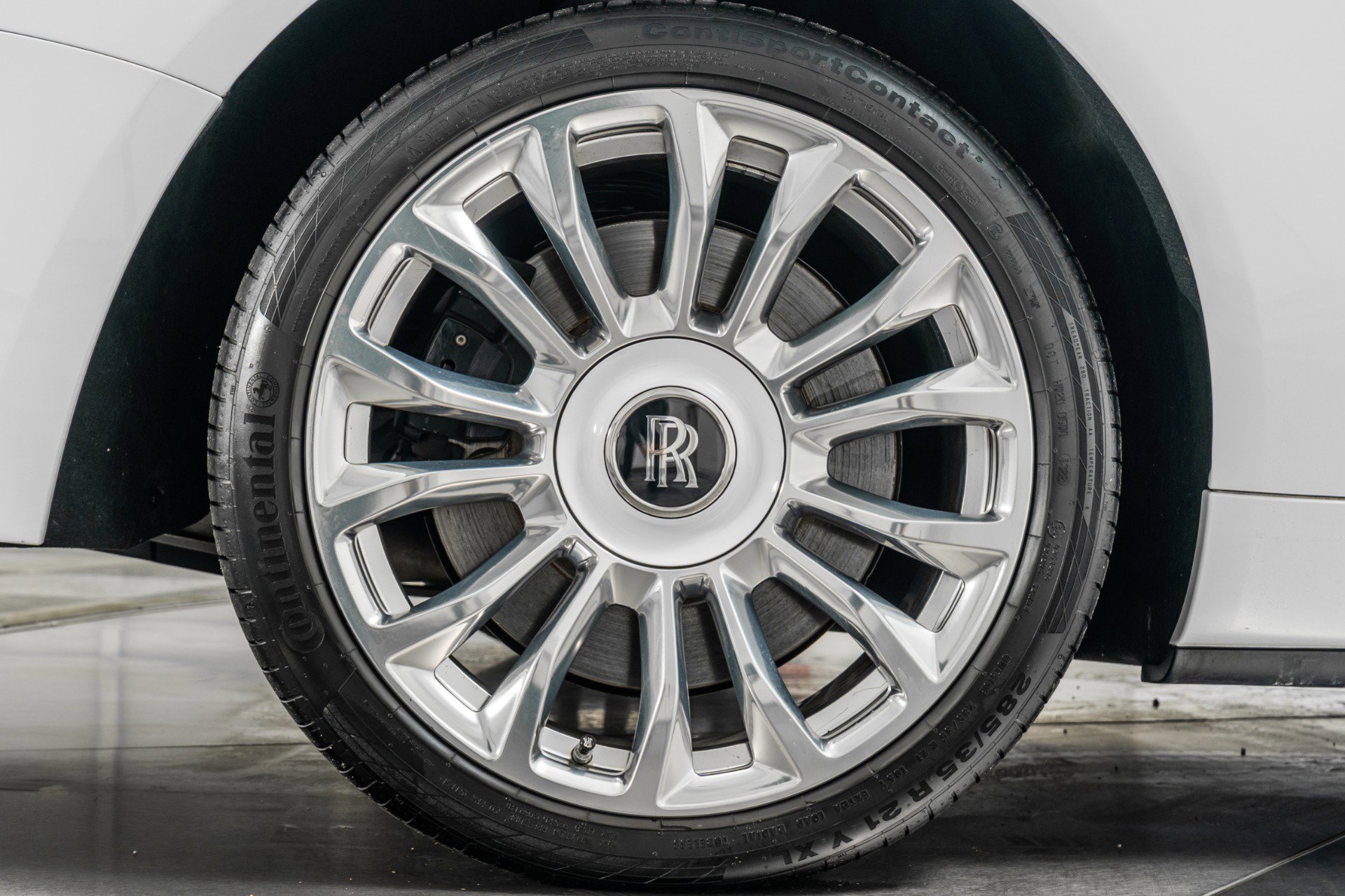Used 2020 Rolls-Royce Dawn RWD image 46
