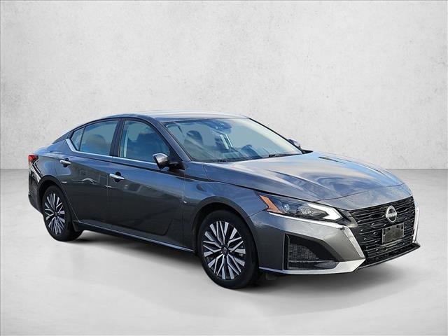 Used 2023 Nissan Altima 2.5 SV image 3