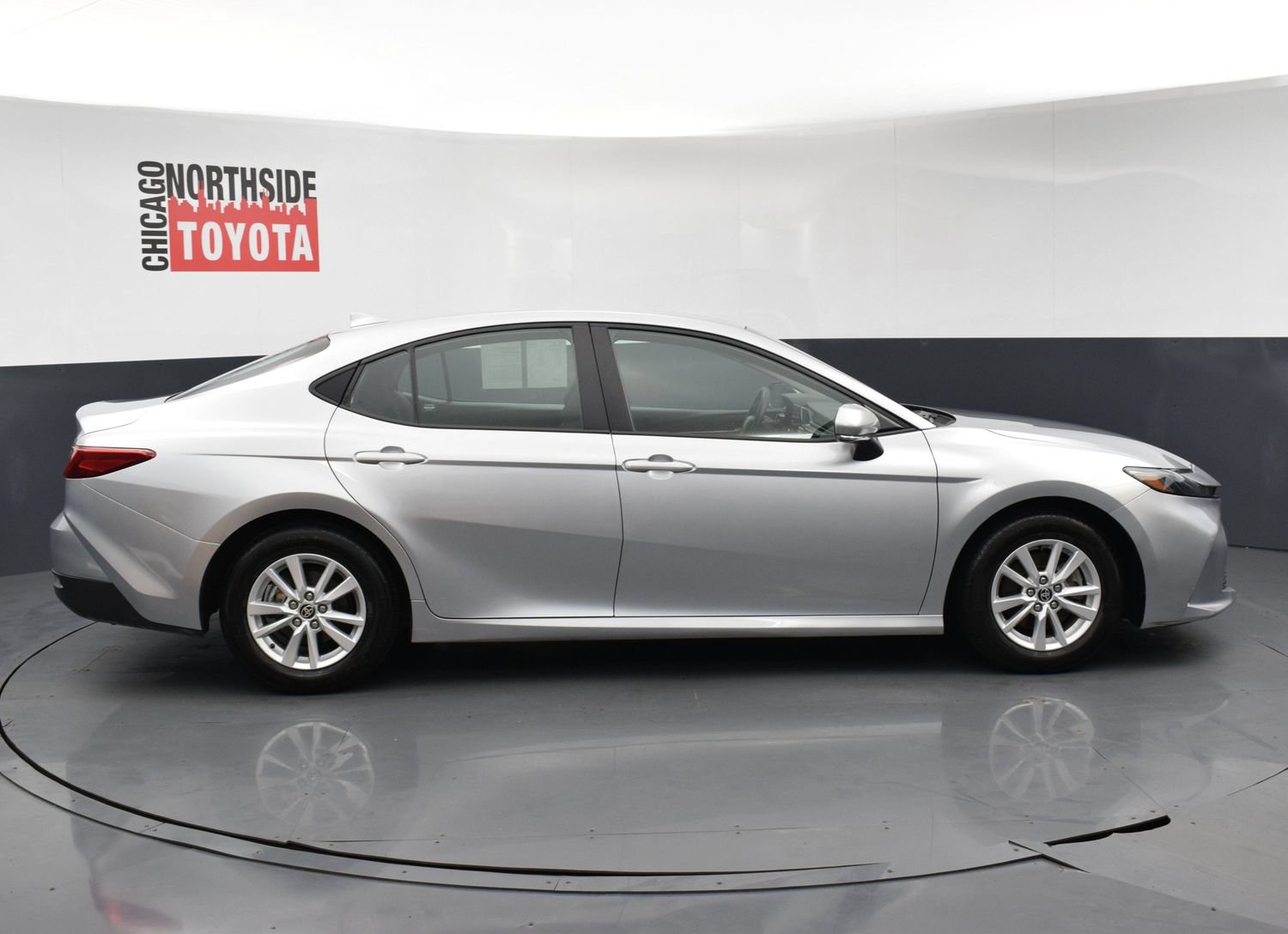 Used 2025 Toyota Camry LE FWD image 5