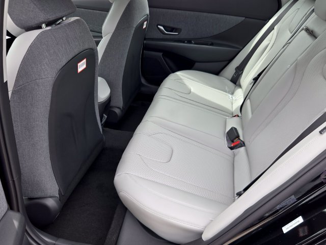 New 2026 Hyundai Elantra SEL Sport FWD image 6