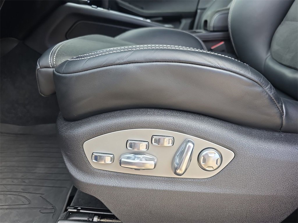Used 2024 Porsche Macan GTS image 11