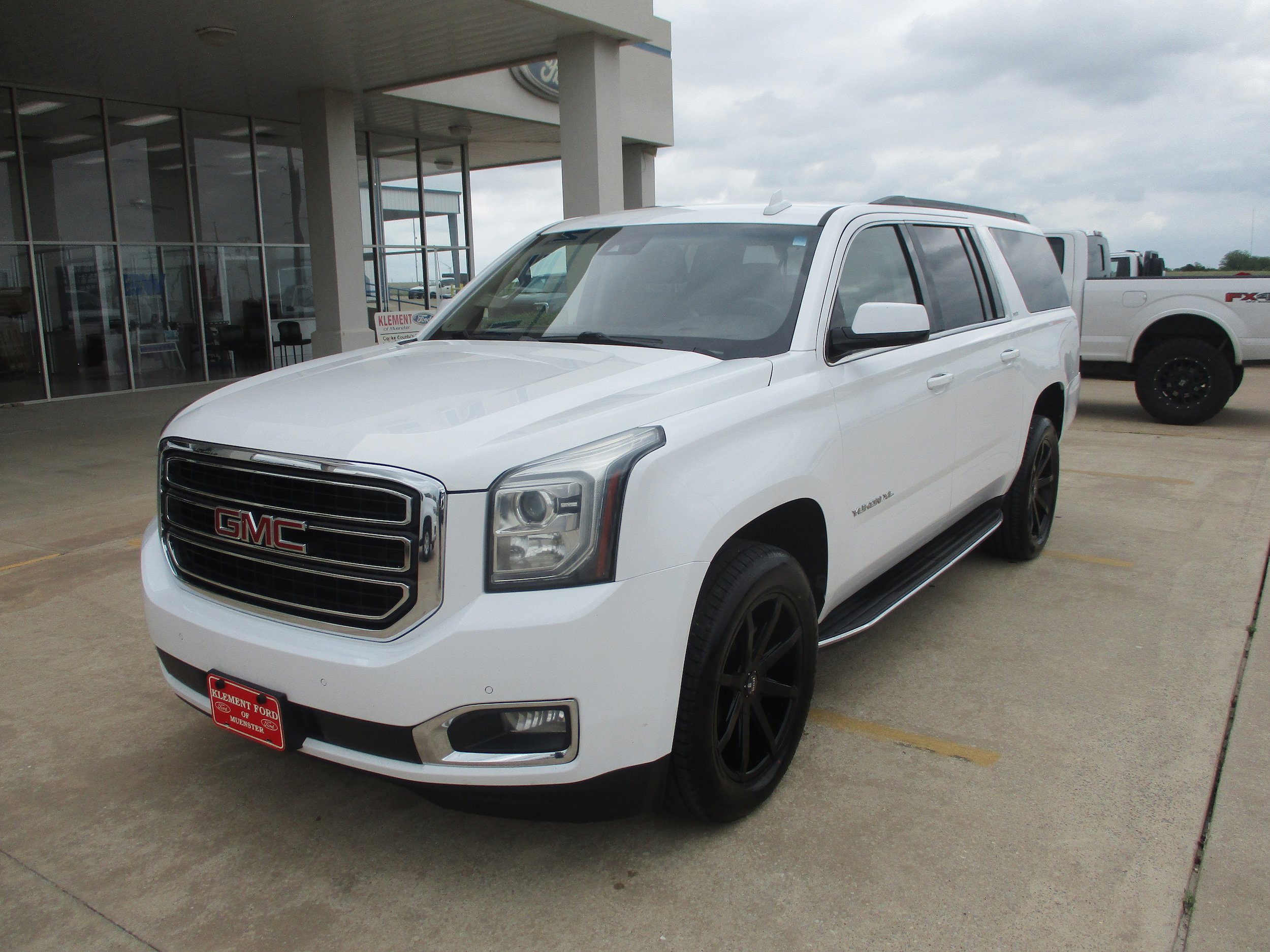Used 2018 GMC Yukon XL SLT image 2