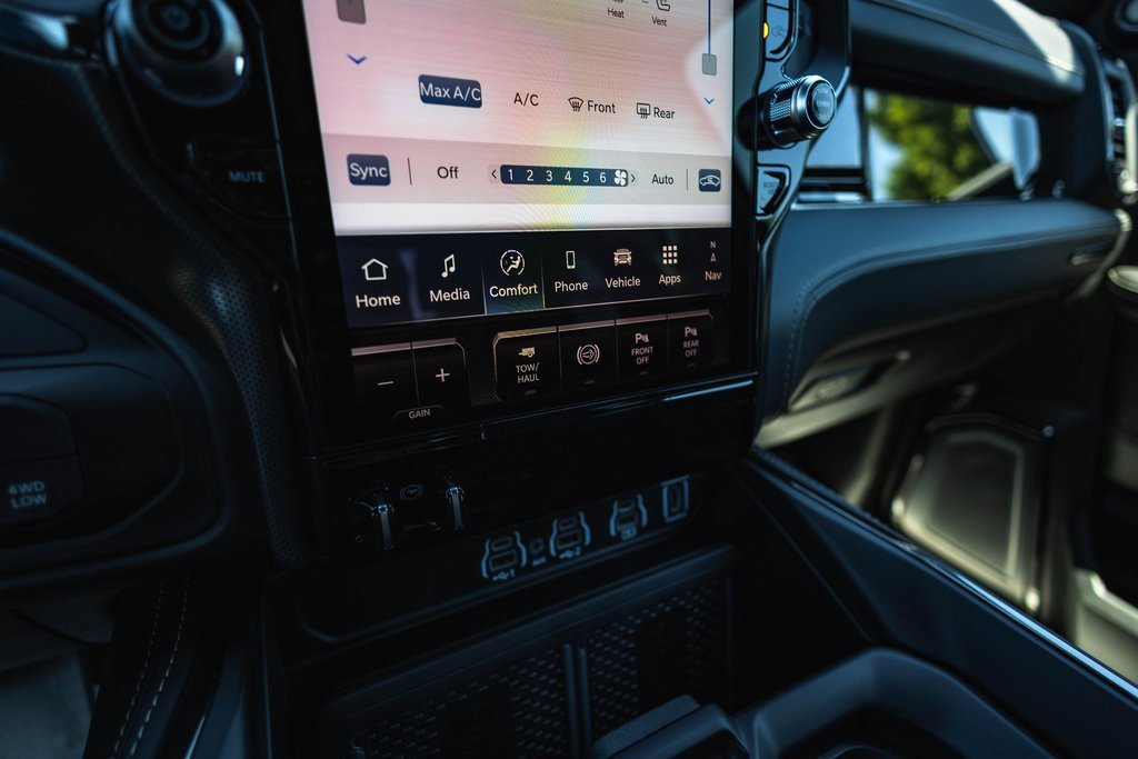 New 2025 RAM 2500 Limited image 16