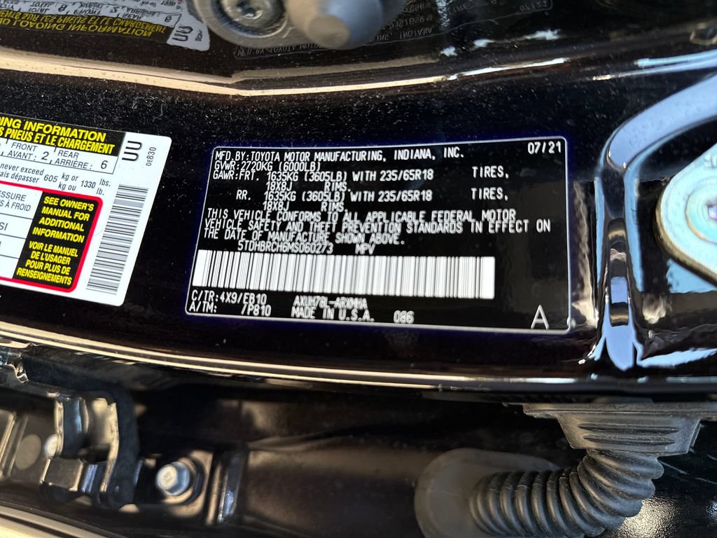 Used 2021 Toyota Highlander XLE AWD/4WD image 18