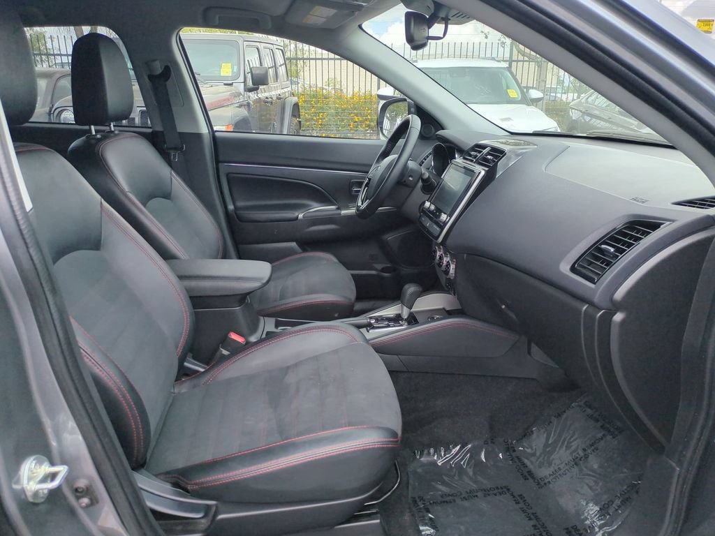 Used 2025 Mitsubishi Outlander Sport SE AWD/4WD image 29