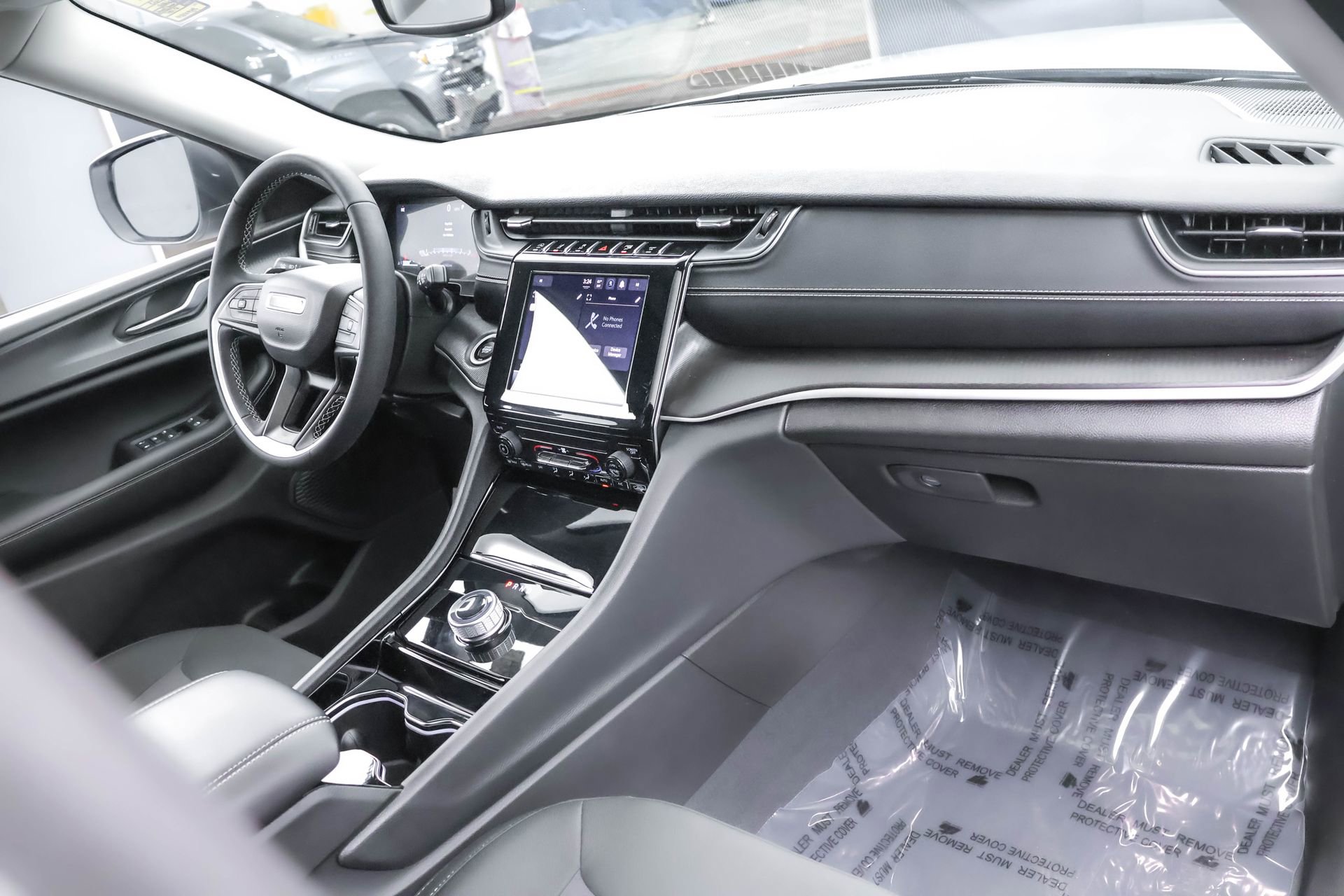 Used 2023 Jeep Grand Cherokee Laredo X image 33