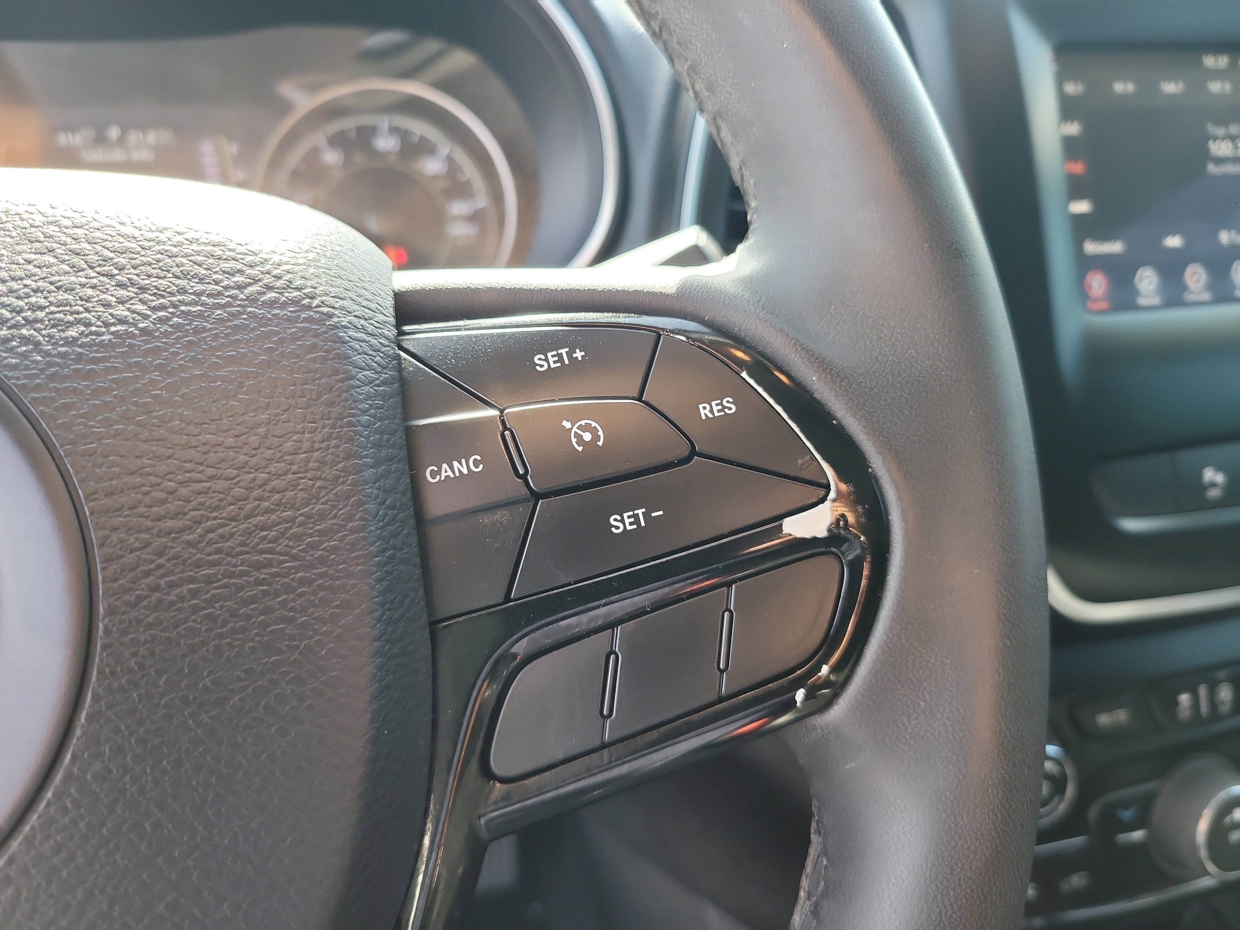 Used 2020 Jeep Cherokee Latitude Plus image 28