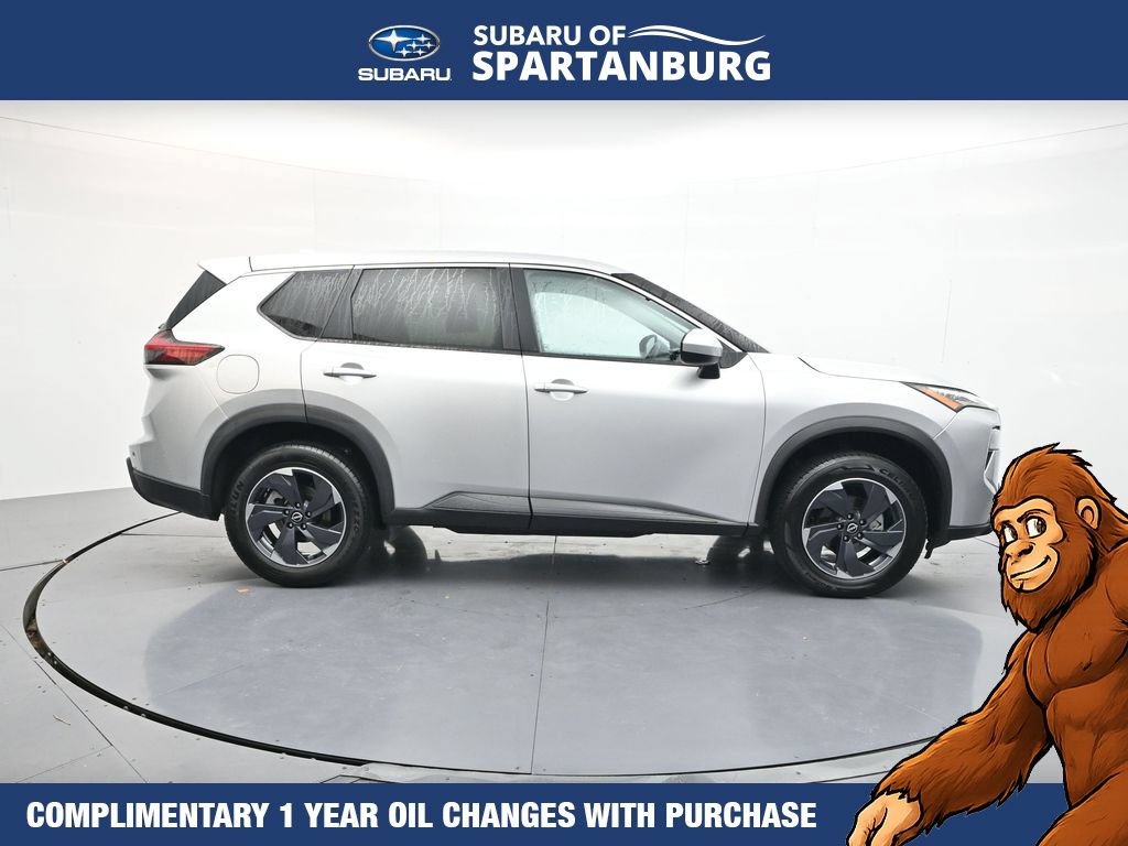 Used 2024 Nissan Rogue SV FWD image 9