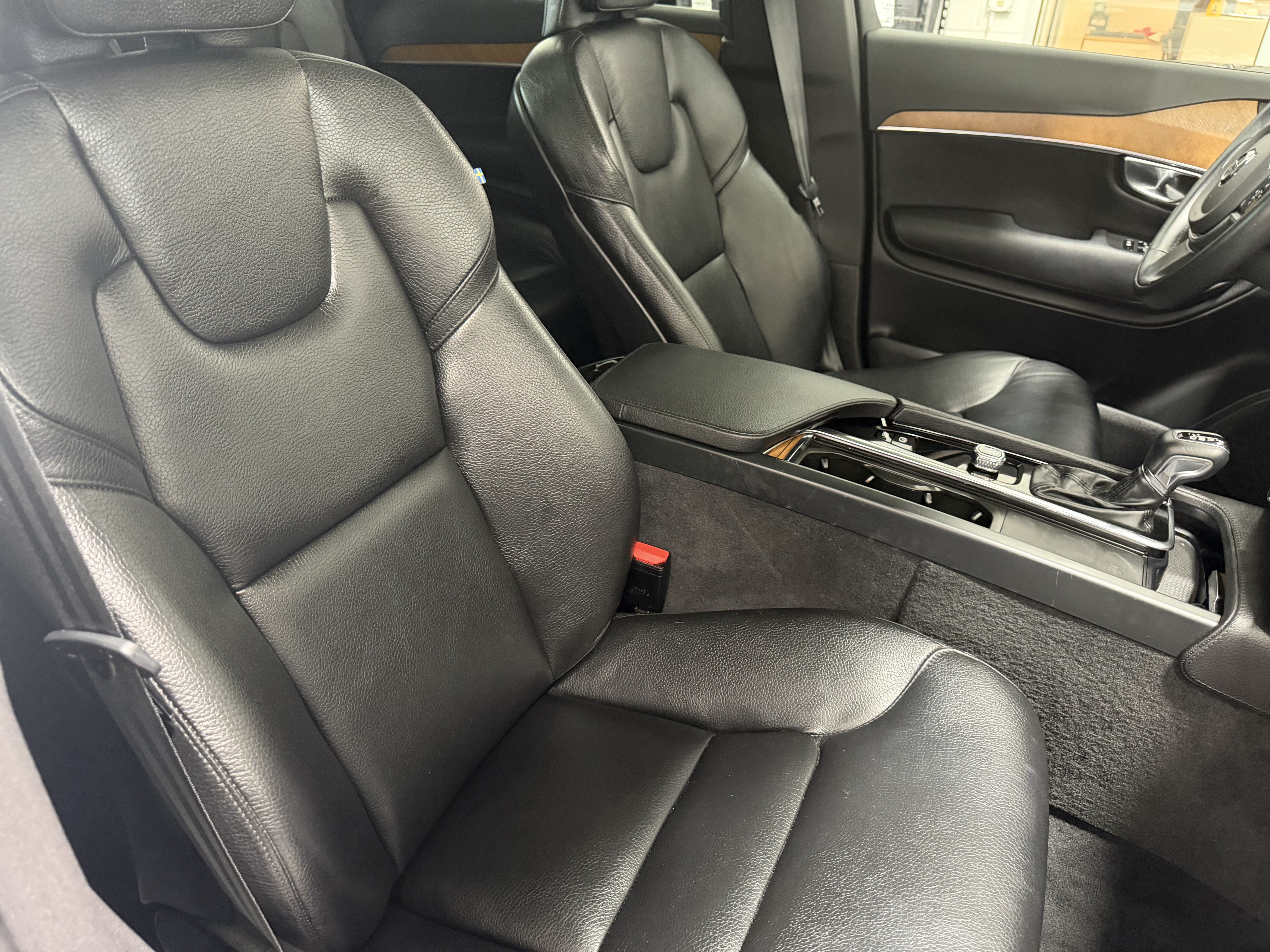 Used 2022 Volvo XC90 T6 Momentum w/ Advanced Package AWD/4WD image 19
