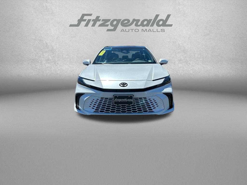 Used 2025 Toyota Camry XSE FWD image 3