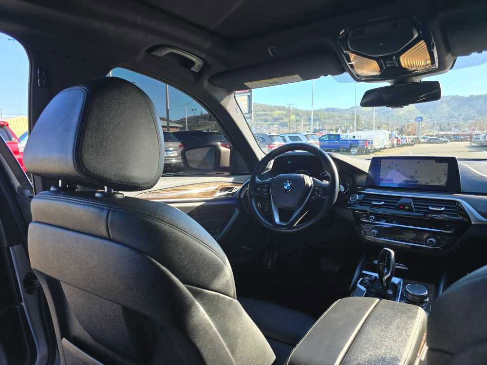 Used 2018 BMW 530i w/ Premium Package image 10