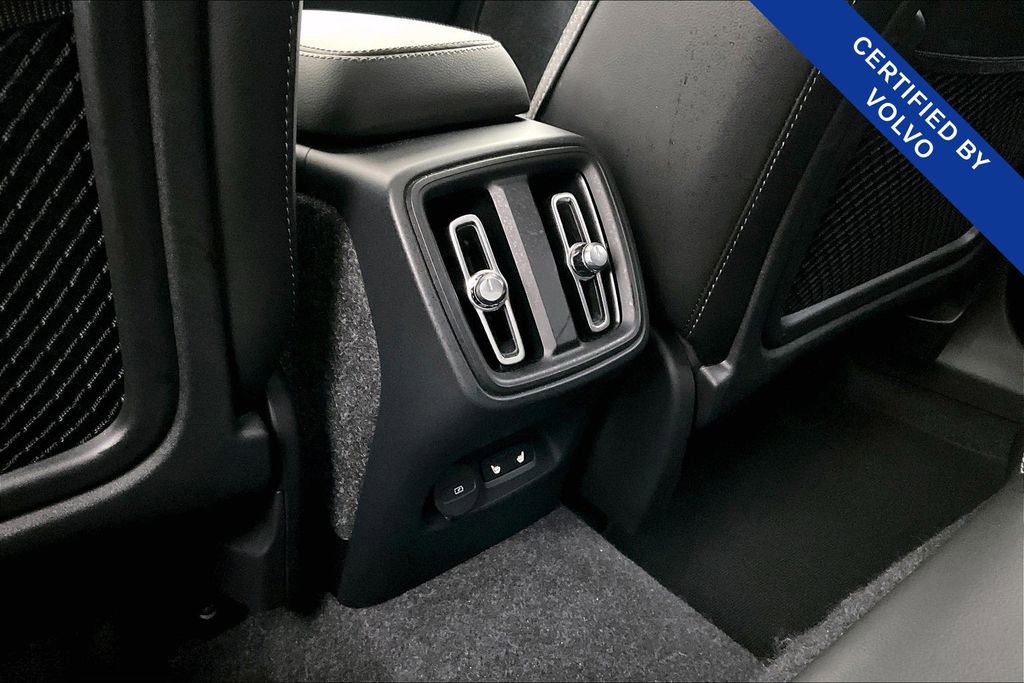 Certified 2025 Volvo XC40 B5 Plus image 32