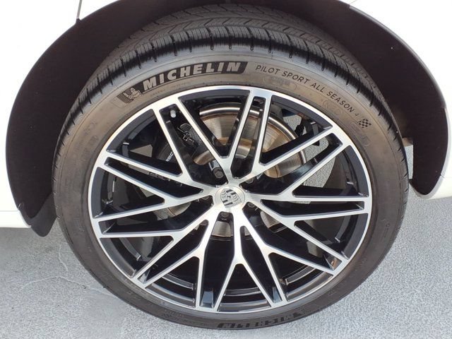 Used 2023 Porsche Macan AWD/4WD image 24
