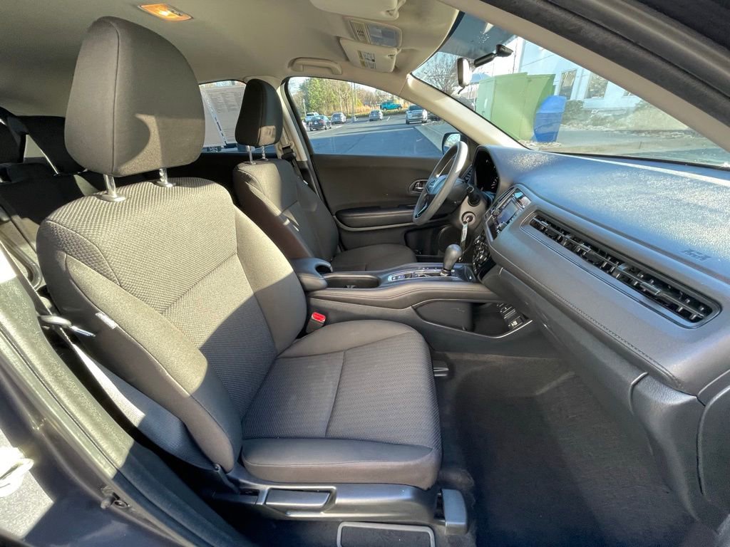 Certified 2017 Honda HR-V LX image 29