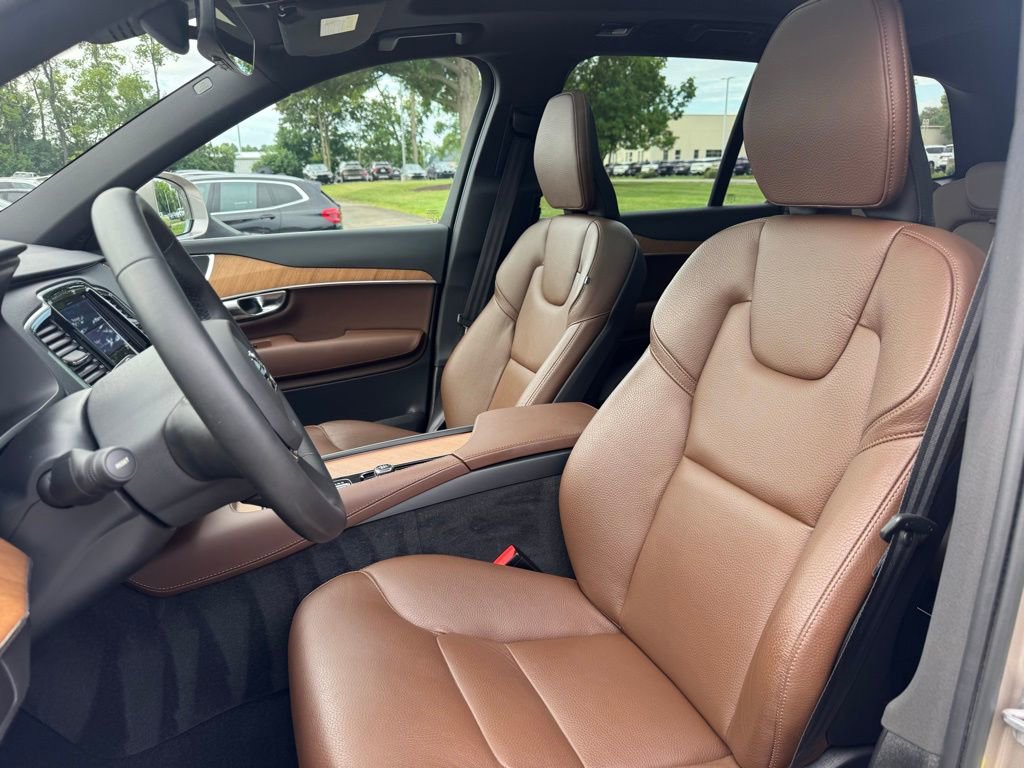 Used 2023 Volvo XC90 B5 Plus image 14