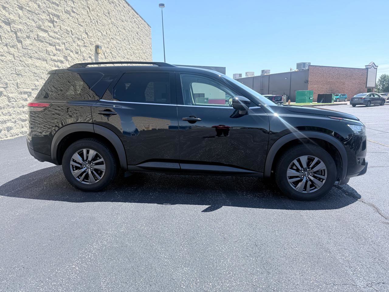 Used 2022 Nissan Pathfinder SV AWD/4WD image 6