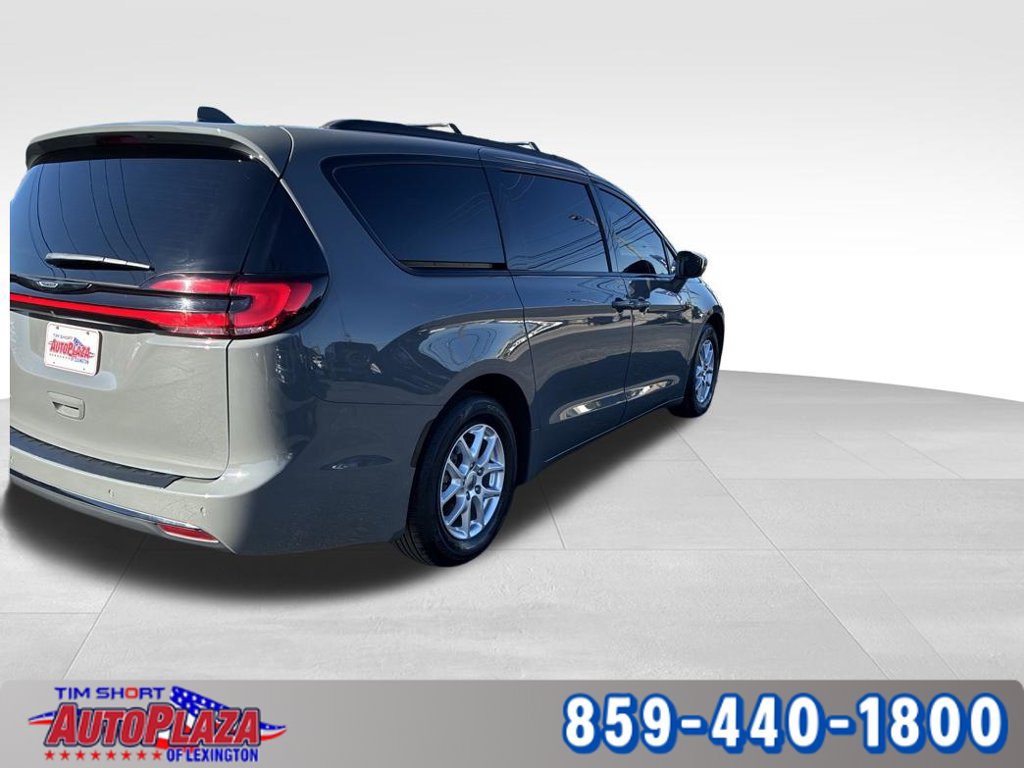 Used 2022 Chrysler Pacifica Touring-L FWD image 6