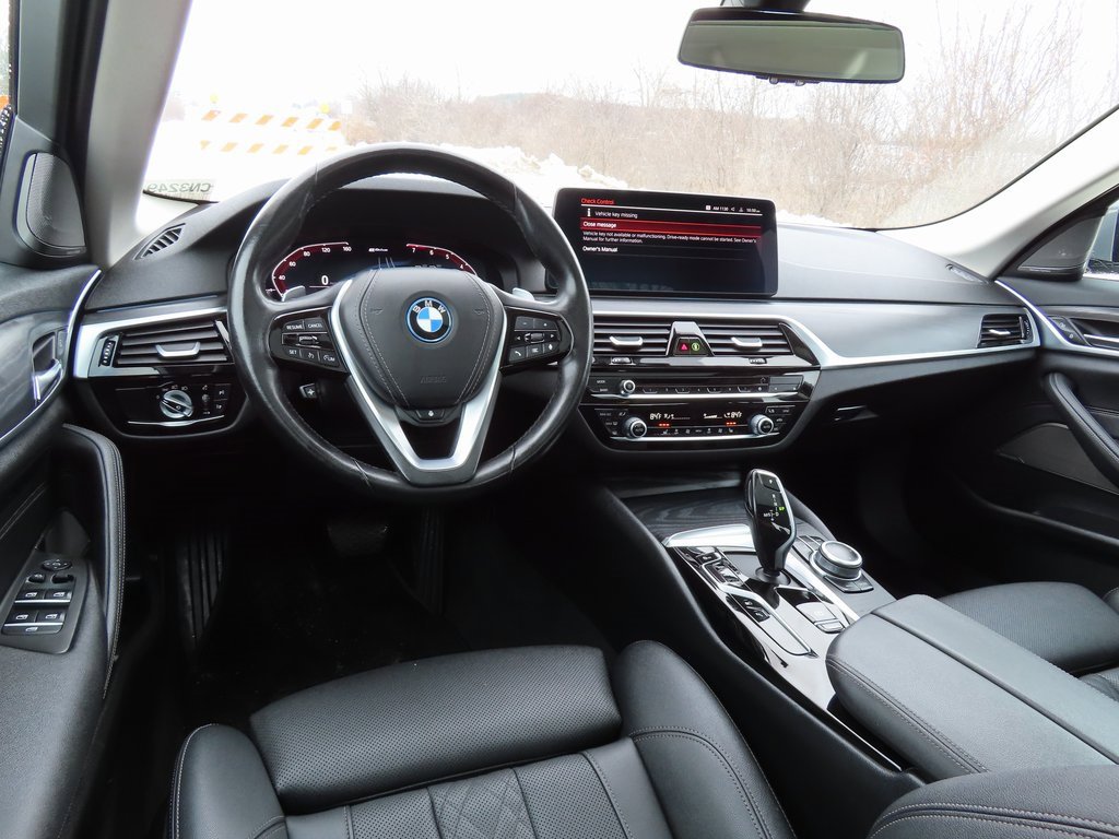 Used 2022 BMW 530e xDrive w/ Premium Package image 4