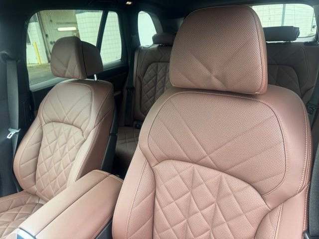 New 2026 BMW X5 xDrive50e w/ M Sport Package AWD/4WD image 17