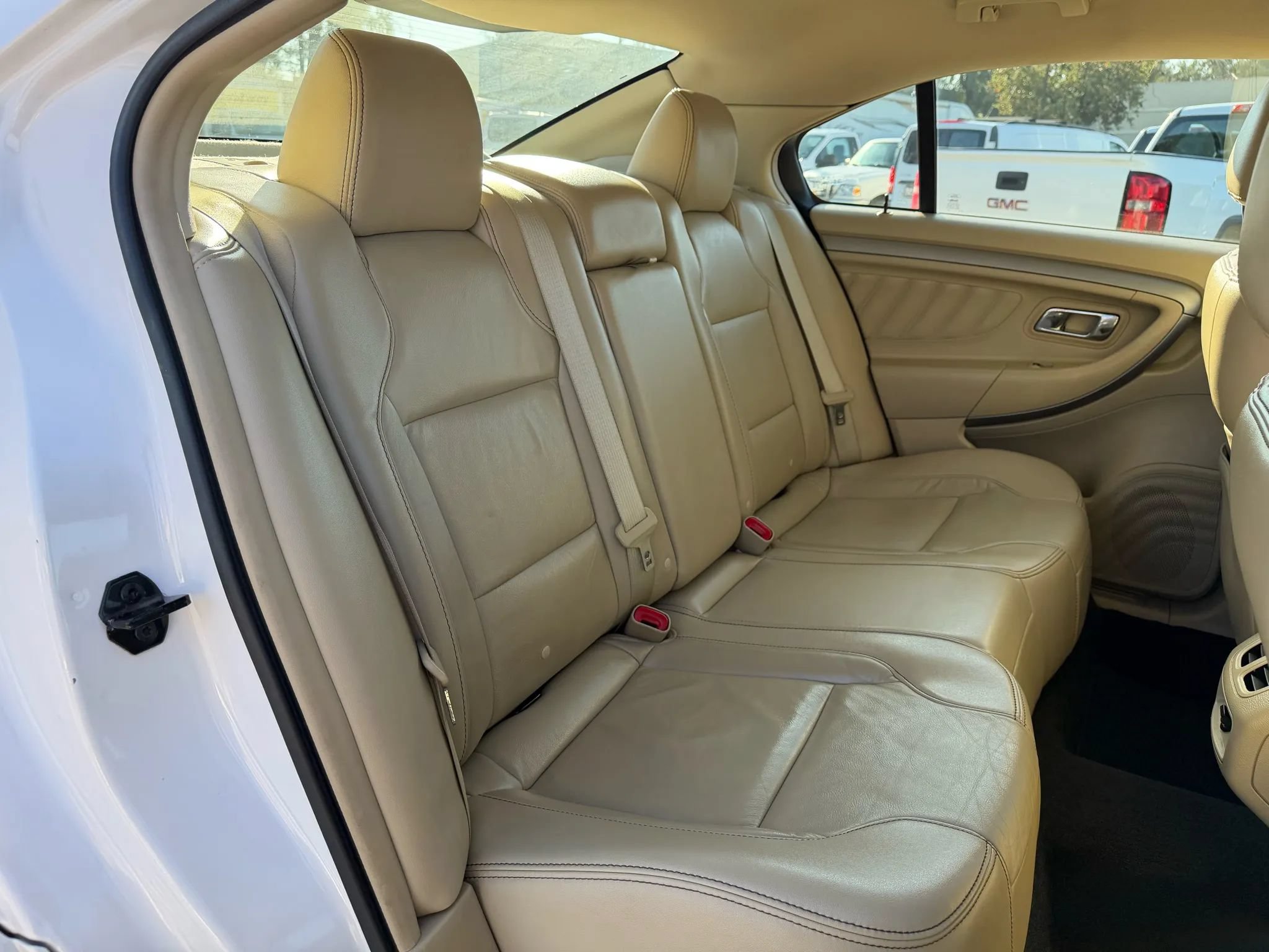 Used 2016 Ford Taurus SEL FWD image 20