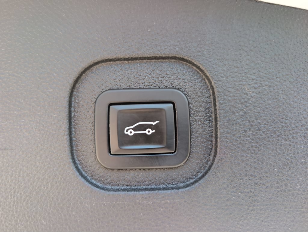 Used 2017 Chevrolet Equinox Premier w/ Enhanced Convenience Package AWD/4WD image 11