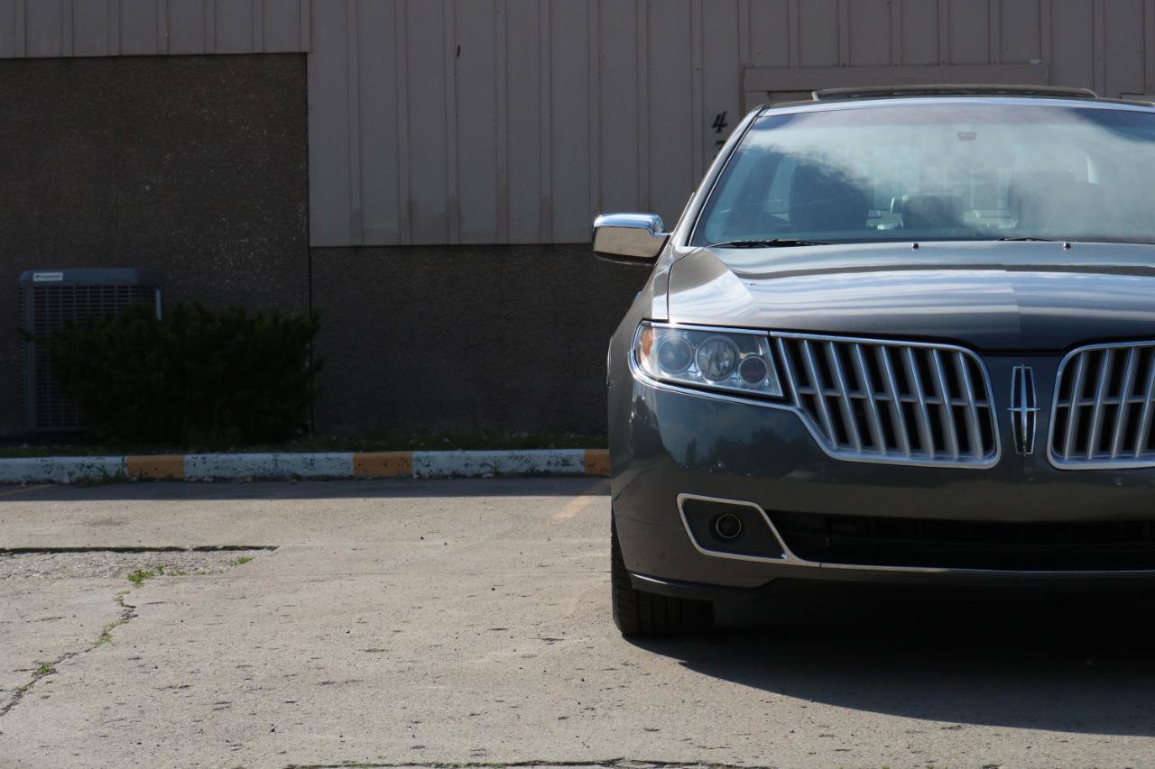 Used 2011 Lincoln MKZ FWD image 3