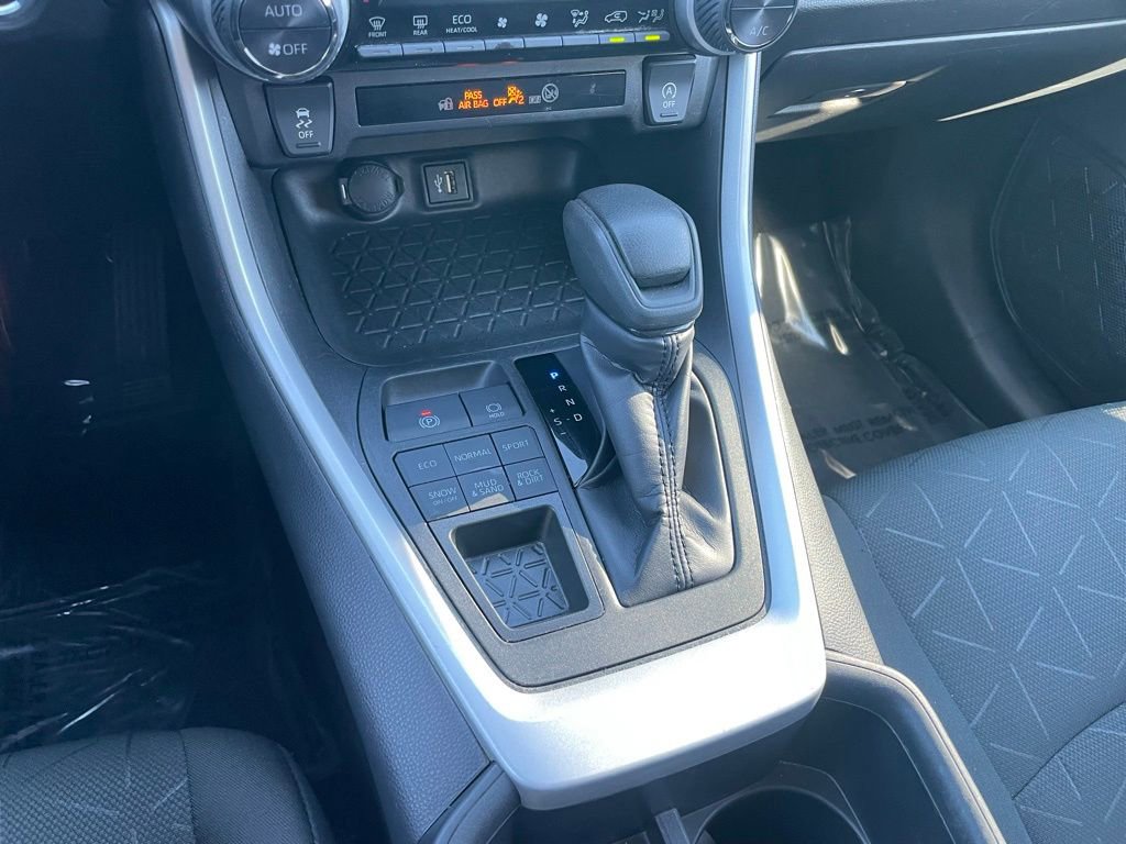 Used 2024 Toyota RAV4 XLE AWD/4WD image 13