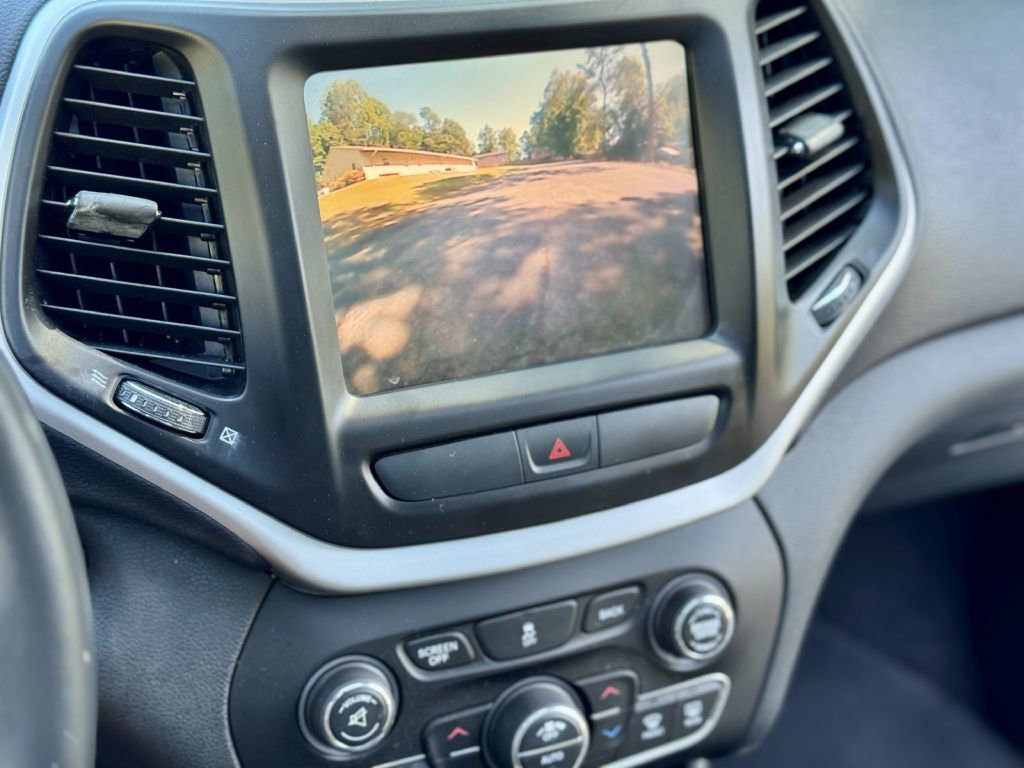 Used 2015 Jeep Cherokee Limited w/ Luxury Group FWD image 17