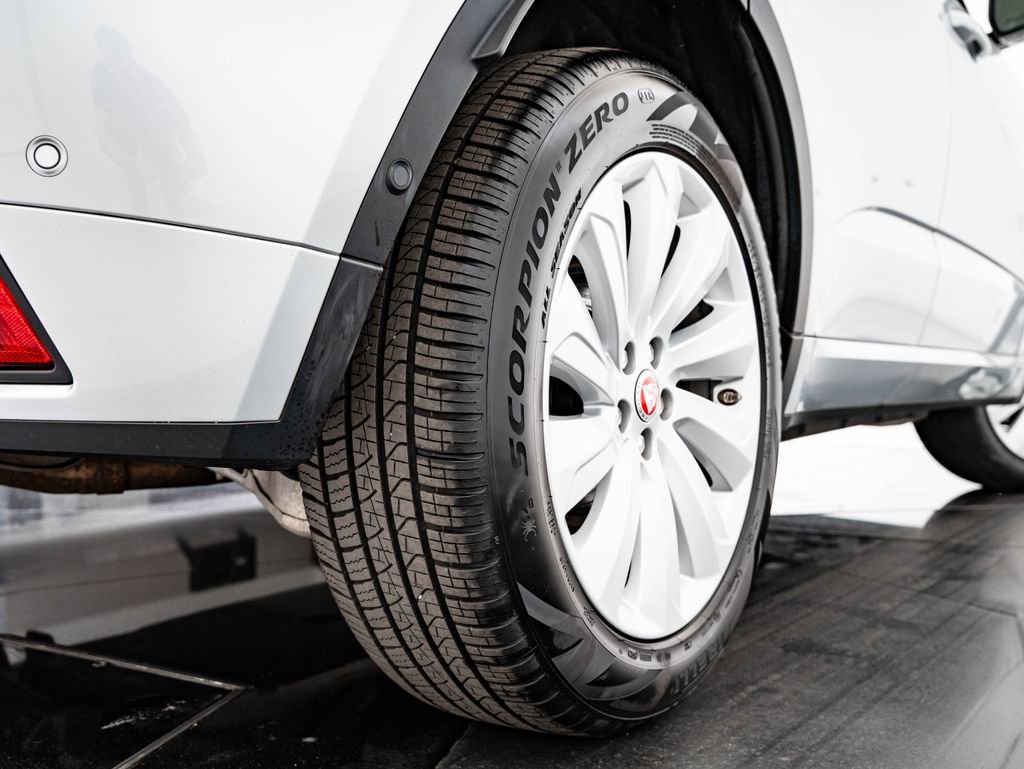 Used 2019 Jaguar E-PACE R-Dynamic SE image 50