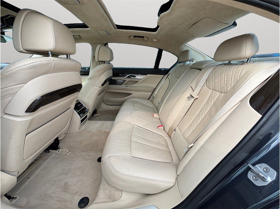 Used 2016 BMW 750i RWD image 40