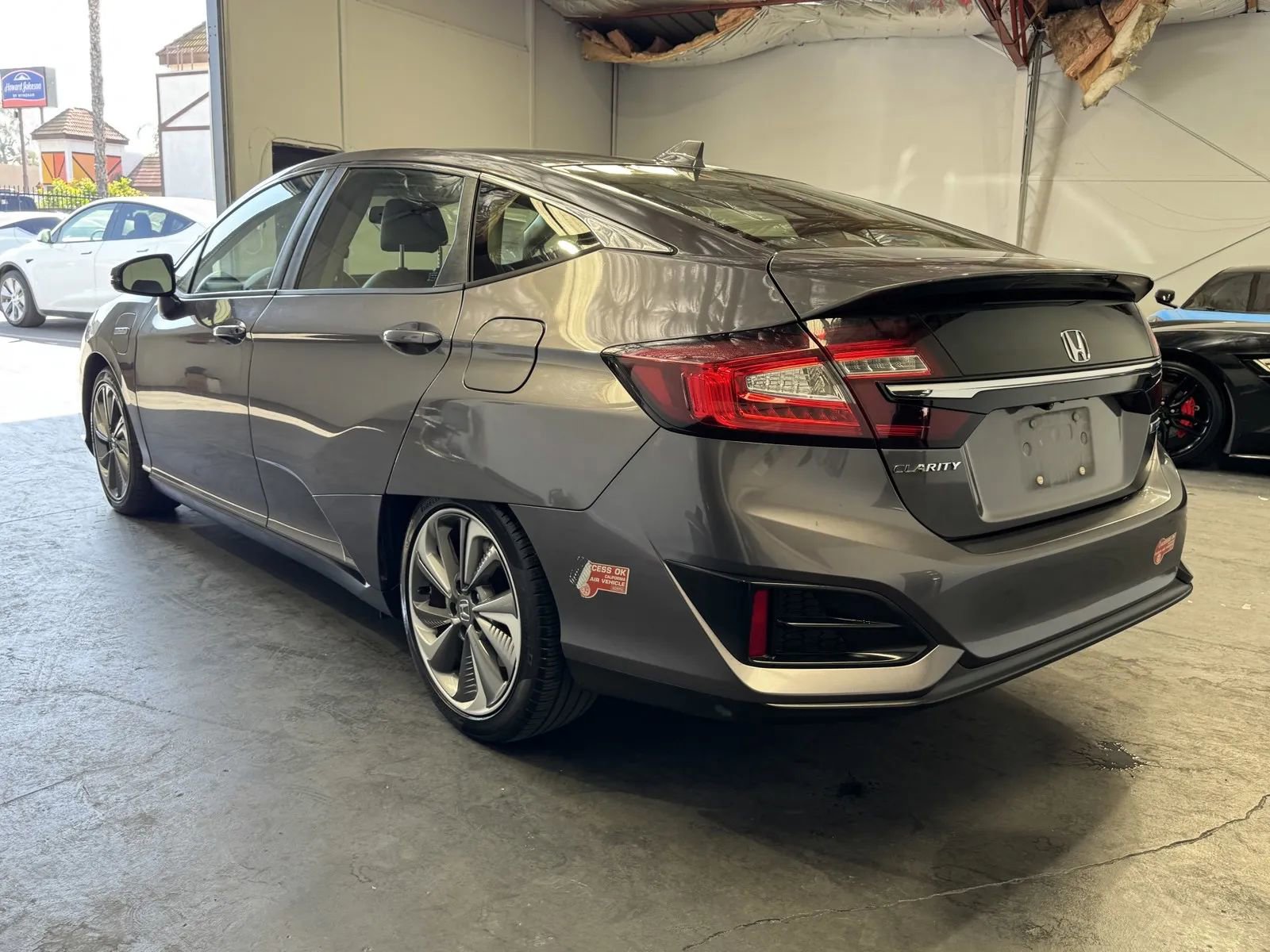 Used 2018 Honda Clarity Plug-In Hybrid image 2