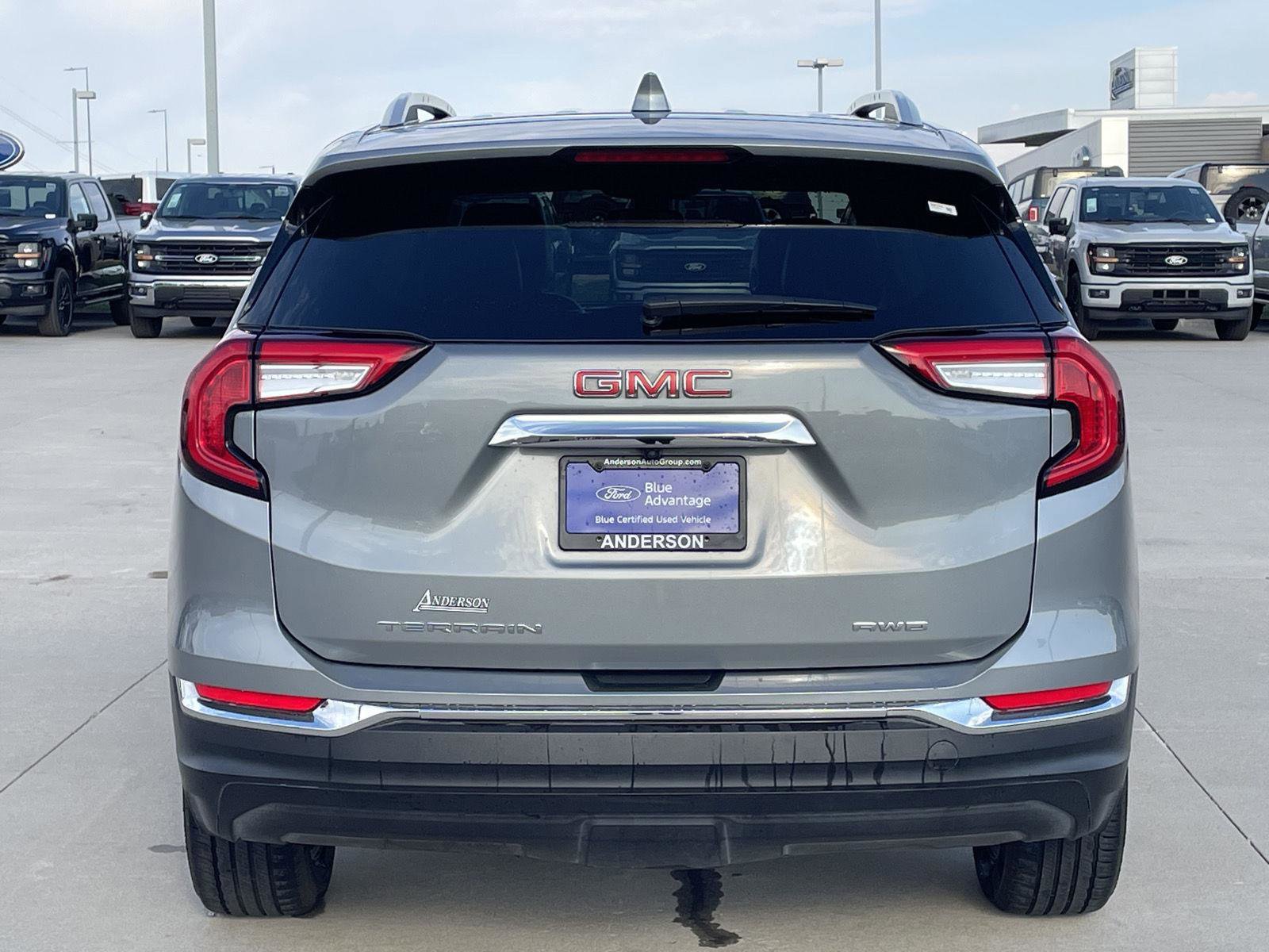 Used 2023 GMC Terrain SLT image 8