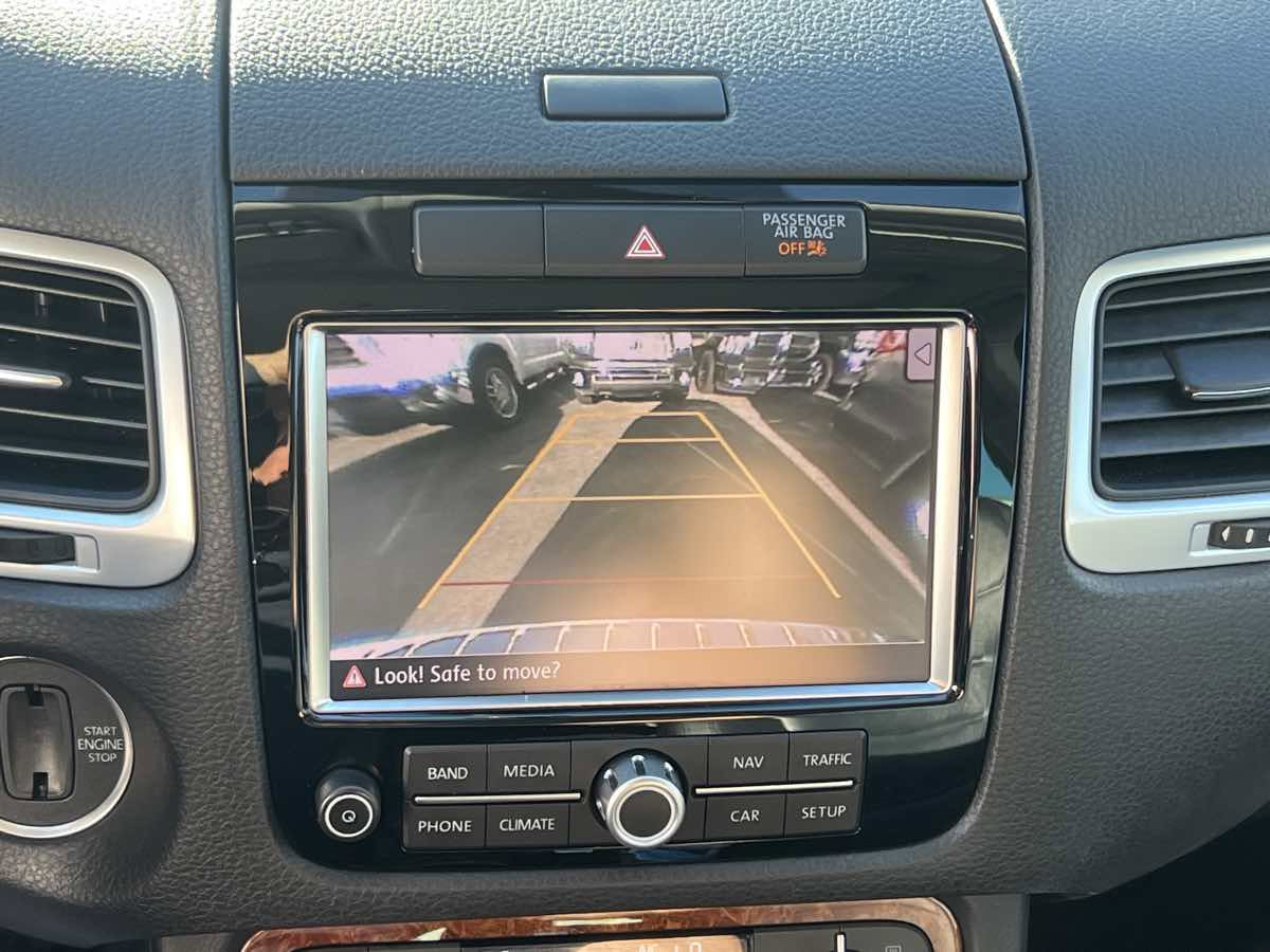 Used 2014 Volkswagen Touareg TDI image 15