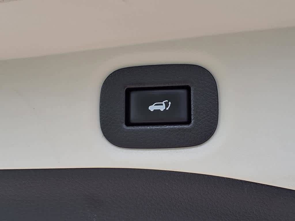 Used 2018 Nissan Rogue SV AWD/4WD image 6