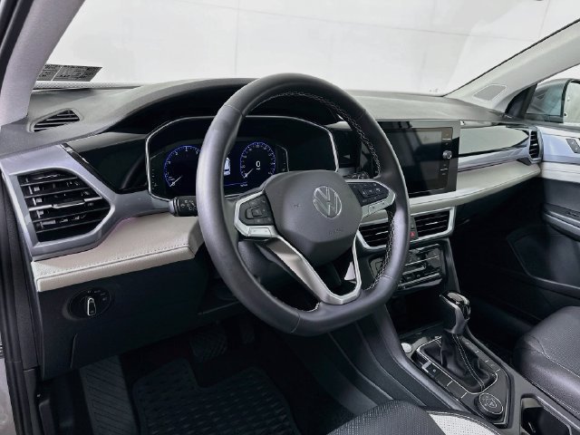 Certified 2025 Volkswagen Taos SEL AWD/4WD image 10