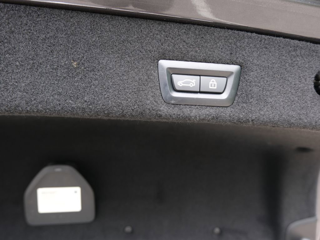 Used 2022 BMW 740i xDrive w/ Premium Package AWD/4WD image 51