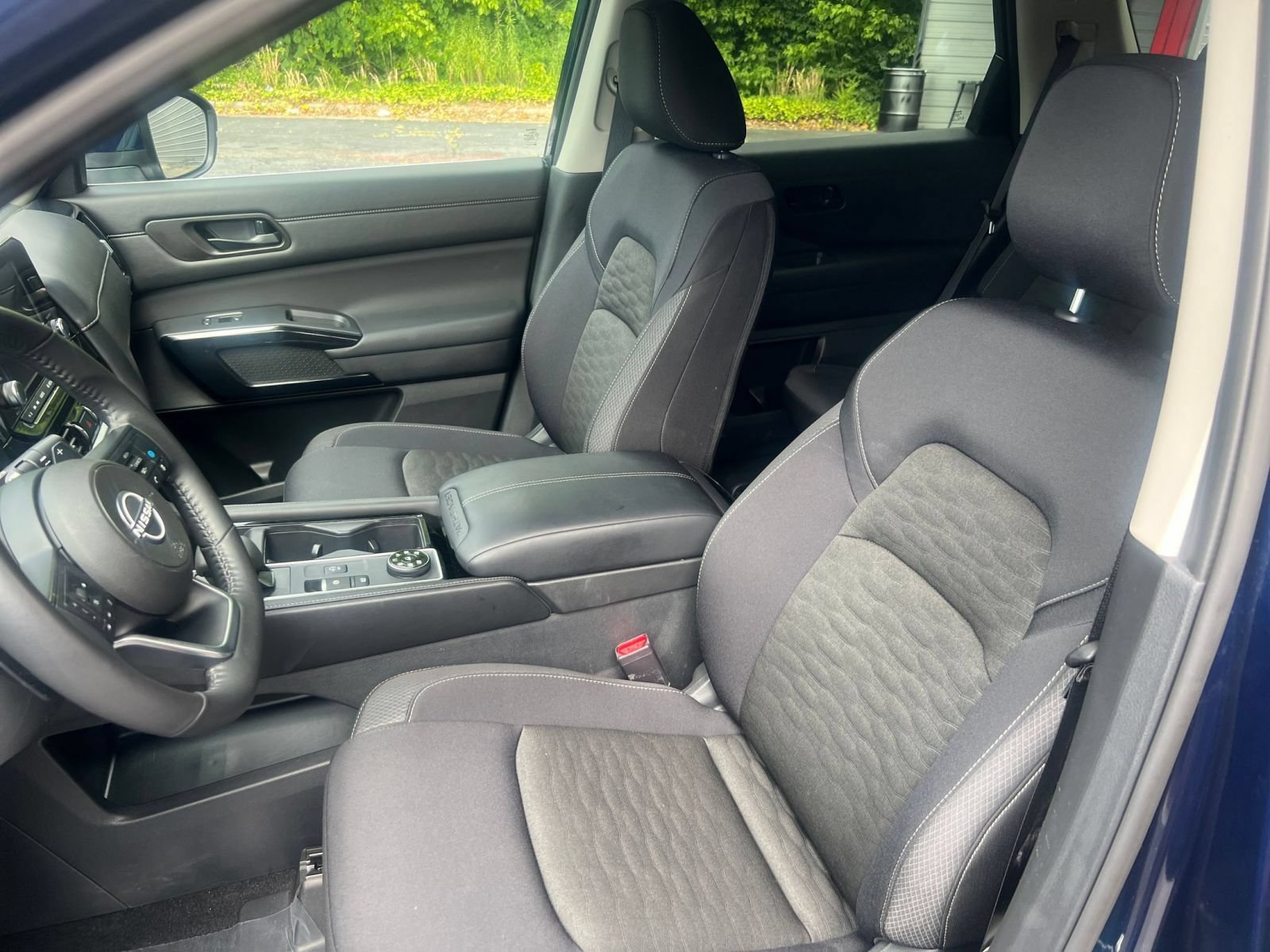 Used 2025 Nissan Pathfinder SV AWD/4WD image 25