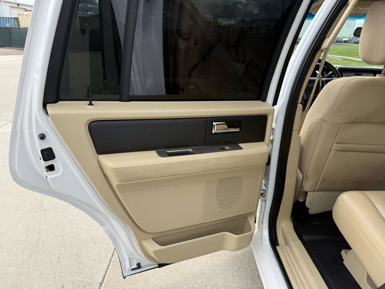 Used 2015 Ford Expedition XL image 16