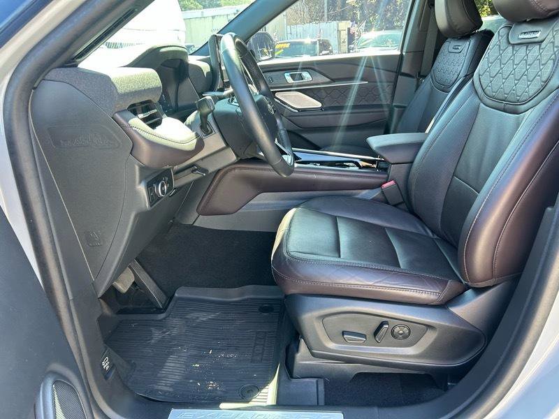 Used 2025 Ford Explorer Platinum w/ Ultimate Package image 5