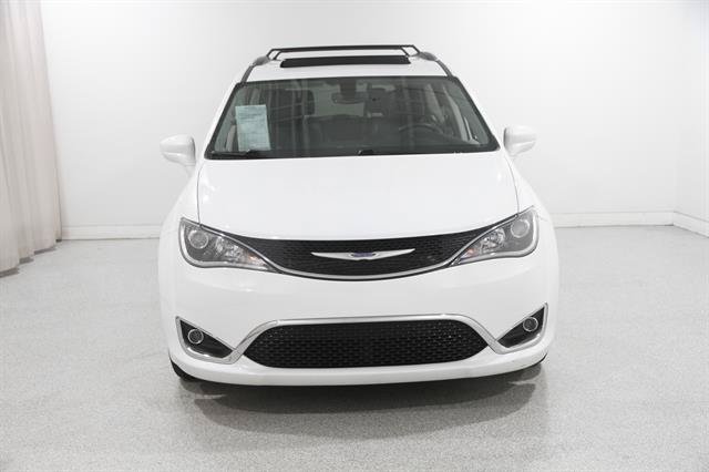 Used 2020 Chrysler Pacifica Touring-L Plus FWD image 2